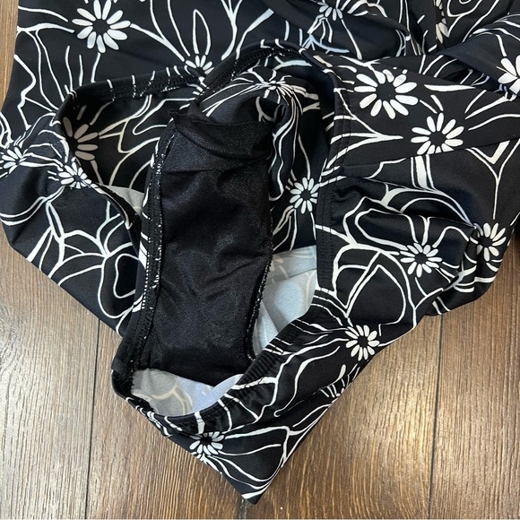 TALBOTS Miracle One Shoulder Black Floral One Piece Swimsuit SZ 8 - Picture 4 of 7